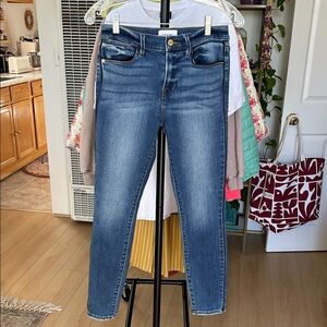 Frame Jean. Le High Skinny. Size 26. 26” inseam. Black trim around pockets/legs
